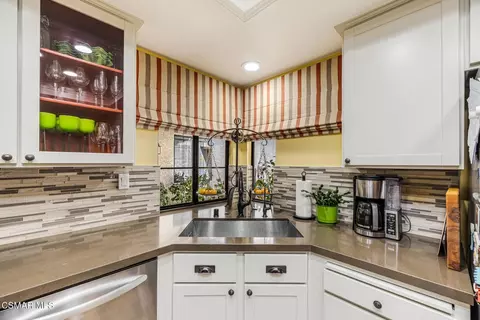 Kitchen - 13954 Keisha Dr, Moorpark, CA 93021 photo 3 of 4