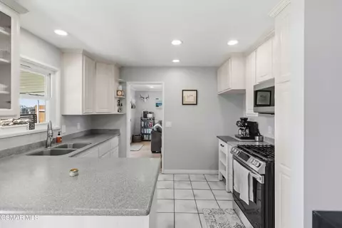 Kitchen - 1346 Sevilla St, Camarillo, CA 93010 photo 2 of 3