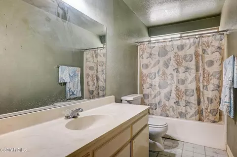 Bath - 15707 Lanfair Ave, Lancaster, CA 93535 photo 1 of 3