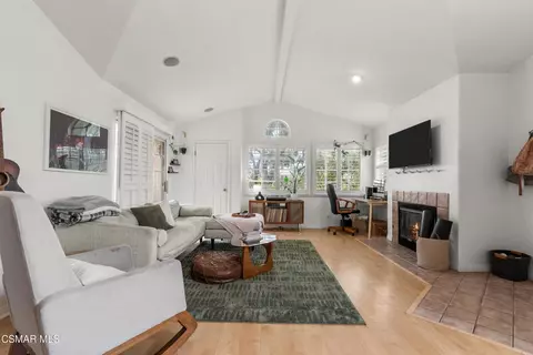 Living - 604 Charles St, Moorpark, CA 93021 photo 2 of 4