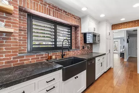 Kitchen - 1003 Mesa Dr, Camarillo, CA 93010 photo 5 of 5