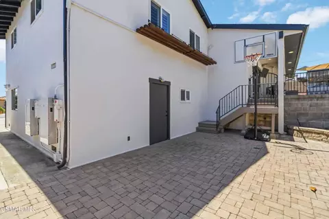 Exterior - 1003 Mesa Dr, Camarillo, CA 93010 photo 5 of 13