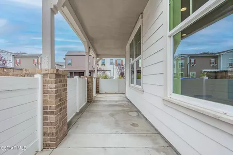 Exterior - 201 Red Brick Dr #1, Simi Valley, CA 93065 photo 4 of 9