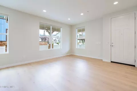 Living - 201 Red Brick Dr #1, Simi Valley, CA 93065 photo 4 of 5