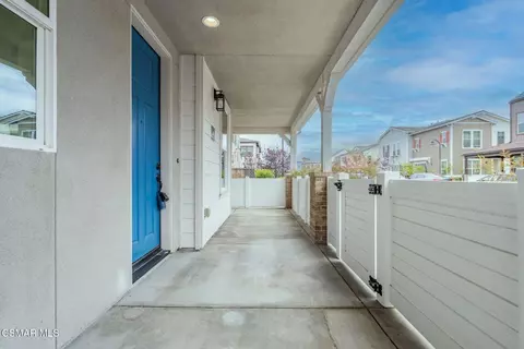 Exterior - 201 Red Brick Dr #1, Simi Valley, CA 93065 photo 2 of 9