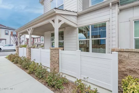 Exterior - 201 Red Brick Dr #1, Simi Valley, CA 93065 photo 5 of 9