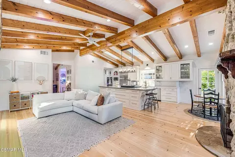 22661 Calvert St, Woodland Hills, CA 91367