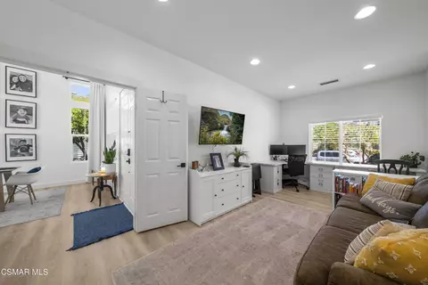 Entry Way - 3216 Desert Sage Ct, Simi Valley, CA 93065 photo 2 of 4
