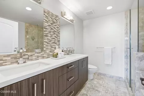 Bath - 4541 Colfax Ave #101, Studio City, CA 91602 photo 2 of 4