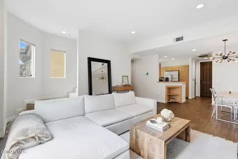 Living - 4541 Colfax Ave #101, Studio City, CA 91602 photo 4 of 4