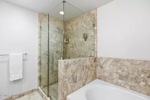 Bath - 4541 Colfax Ave #101, Studio City, CA 91602 photo 3 of 4