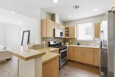 Kitchen - 4541 Colfax Ave #101, Studio City, CA 91602 photo 2 of 3