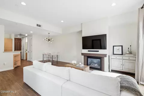 Living - 4541 Colfax Ave #101, Studio City, CA 91602 photo 3 of 4