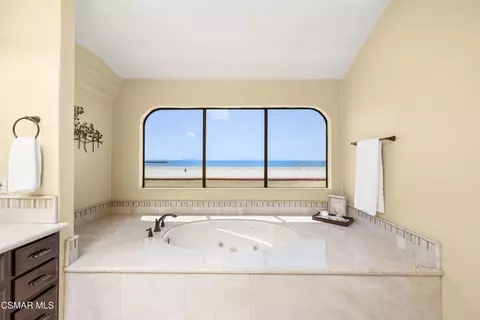 Bath - 3505 Ocean Dr, Oxnard, CA 93035 photo 3 of 5