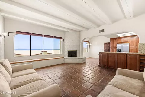 Living - 3505 Ocean Dr, Oxnard, CA 93035 photo 2 of 3