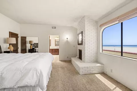 Bedroom - 3505 Ocean Dr, Oxnard, CA 93035 photo 2 of 3