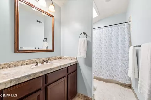 Bath - 3505 Ocean Dr, Oxnard, CA 93035 photo 5 of 5