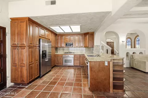 Kitchen - 3505 Ocean Dr, Oxnard, CA 93035 photo 2 of 3