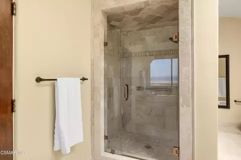 Bath - 3505 Ocean Dr, Oxnard, CA 93035 photo 4 of 5
