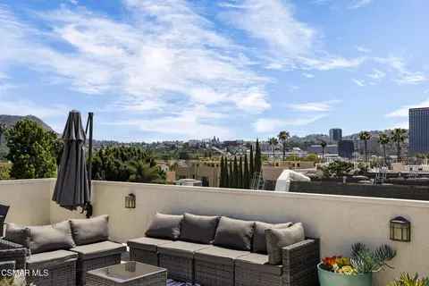 10740 Moorpark St #304, Toluca Lake, CA 91602
