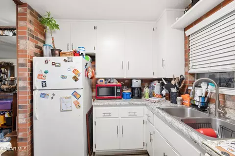 Kitchen - 1559 Buckskin Ave, Simi Valley, CA 93065 photo 3 of 3