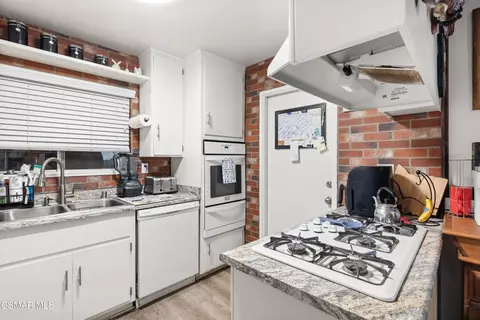 Kitchen - 1559 Buckskin Ave, Simi Valley, CA 93065 photo 2 of 3