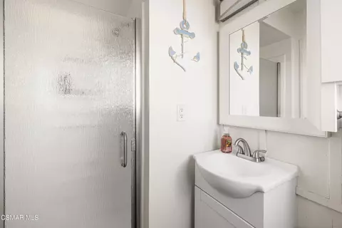 Bath - 1559 Buckskin Ave, Simi Valley, CA 93065 photo 1 of 2