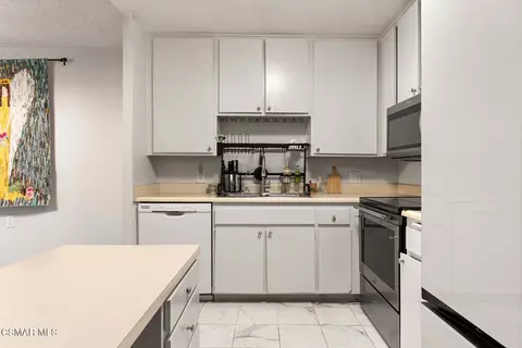 327 Chestnut Hill Ct #11, Thousand Oaks, CA 91360