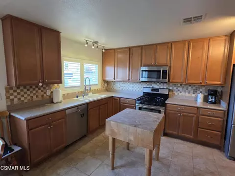 Kitchen - 4590 Fort Worth Dr, Simi Valley, CA 93063 photo 3 of 3