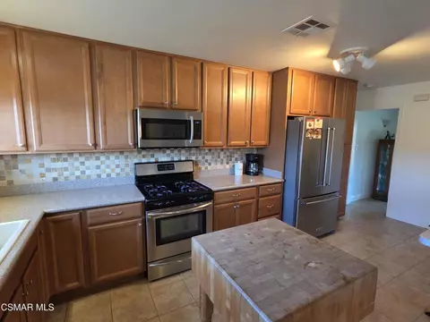 Kitchen - 4590 Fort Worth Dr, Simi Valley, CA 93063 photo 2 of 3