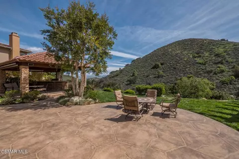 Exterior - 318 Loire Valley Dr, Simi Valley, CA 93065 photo 8 of 9