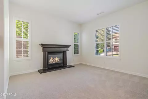 Living - 318 Loire Valley Dr, Simi Valley, CA 93065 photo 2 of 4
