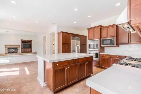 Kitchen - 318 Loire Valley Dr, Simi Valley, CA 93065 photo 5 of 6