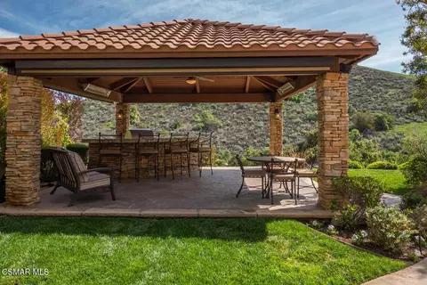 Exterior - 318 Loire Valley Dr, Simi Valley, CA 93065 photo 6 of 9