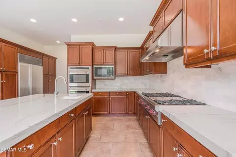 Kitchen - 318 Loire Valley Dr, Simi Valley, CA 93065 photo 6 of 6