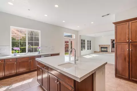 Kitchen - 318 Loire Valley Dr, Simi Valley, CA 93065 photo 4 of 6