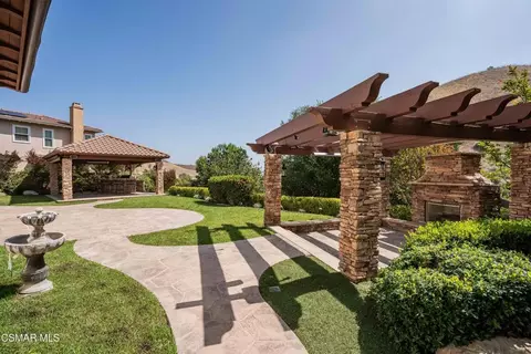 Exterior - 318 Loire Valley Dr, Simi Valley, CA 93065 photo 4 of 9