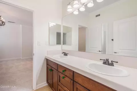 Bath - 318 Loire Valley Dr, Simi Valley, CA 93065 photo 5 of 7