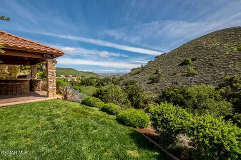 Exterior - 318 Loire Valley Dr, Simi Valley, CA 93065 photo 5 of 9
