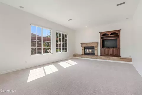 Living - 318 Loire Valley Dr, Simi Valley, CA 93065 photo 4 of 4