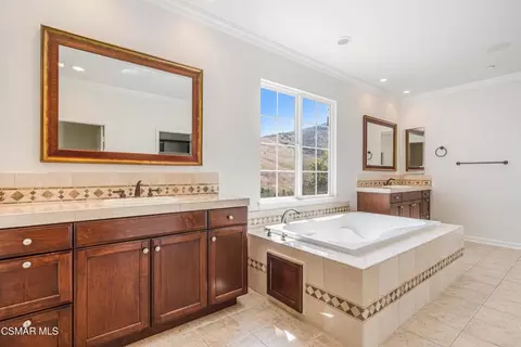 Bath - 318 Loire Valley Dr, Simi Valley, CA 93065 photo 2 of 7