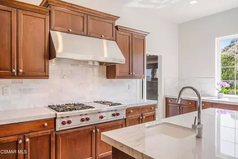 Kitchen - 318 Loire Valley Dr, Simi Valley, CA 93065 photo 3 of 6