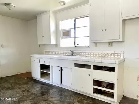 Kitchen - 1634 Arcane St, Simi Valley, CA 93065 photo 2 of 3