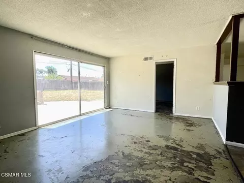 Living - 1634 Arcane St, Simi Valley, CA 93065 photo 2 of 3
