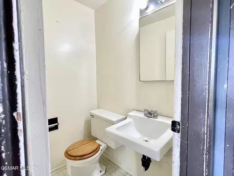Bath - 1634 Arcane St, Simi Valley, CA 93065 photo 1 of 2