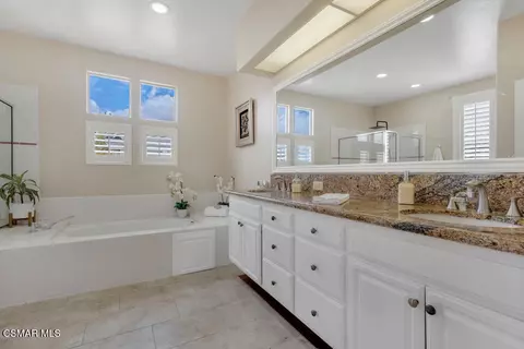Bath - 3978 Timberridge Rd, Moorpark, CA 93021 photo 4 of 5