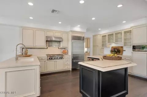Kitchen - 1917 Brittany Park Rd, Camarillo, CA 93012 photo 2 of 5