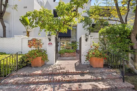 4950 Louise Ave #301, Encino, CA 91316