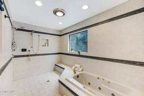 Bath - 1365 Oak Ave, Fillmore, CA 93015 photo 9 of 10