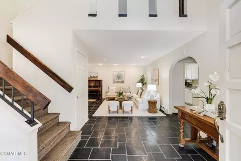 Entry Way - 1365 Oak Ave, Fillmore, CA 93015 photo 1 of 3